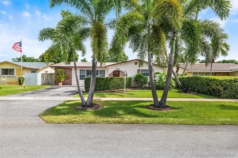 5501 Hayes Street Hollywood FL 33021