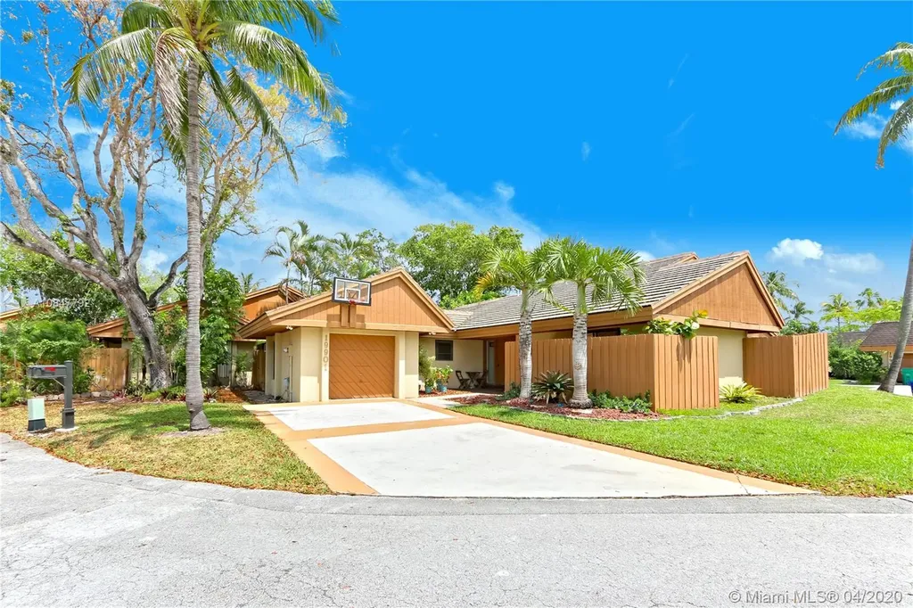 19901 NE 10th Place Way Miami FL 33179