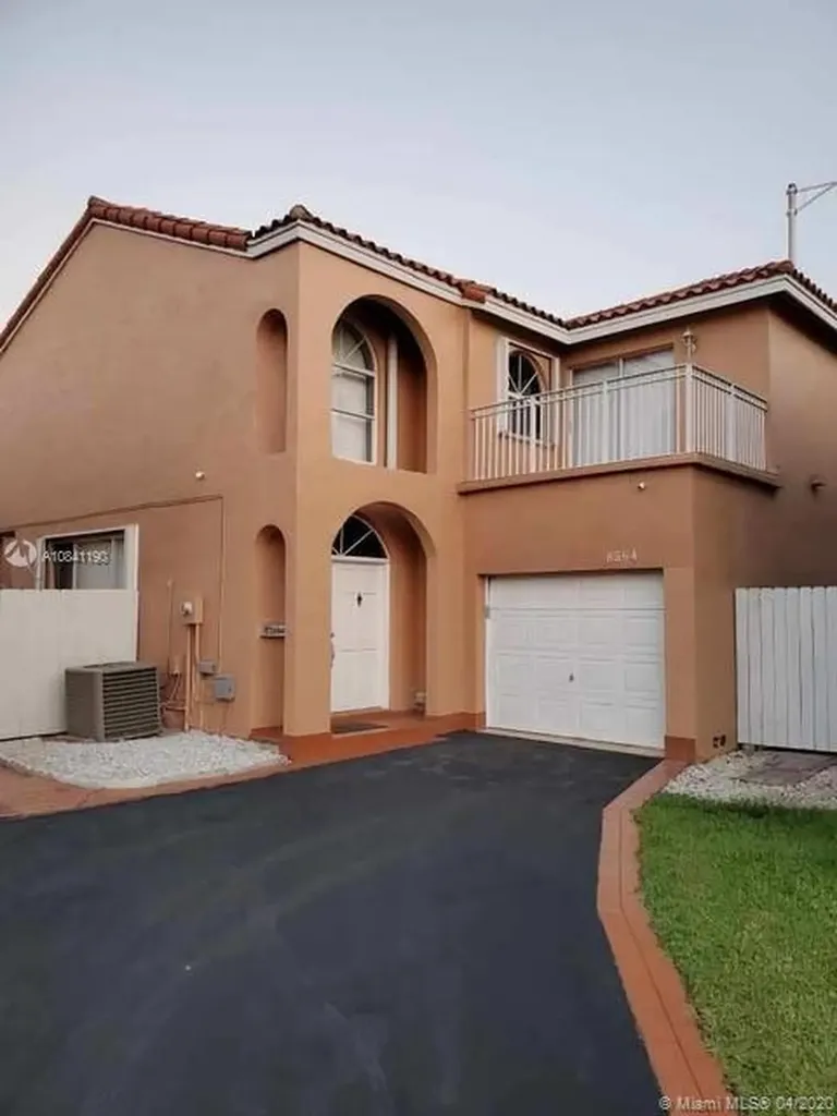 8564 NW 1st Street Miami FL 33126