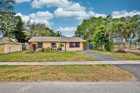 461 SW 83rd Avenue North Lauderdale FL 33068