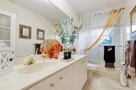 1512 SW 191 Terrace Pembroke Pines FL 33029