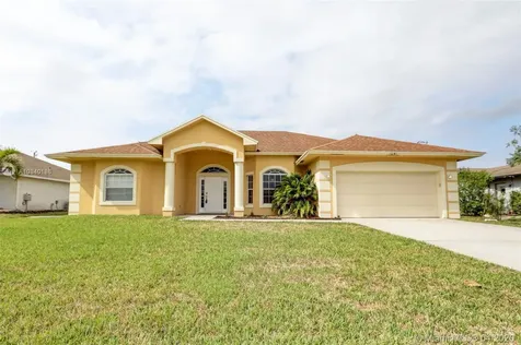 1041 SW Alcantarra Boulevard Port St. Lucie FL 34953