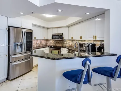 1800 Sunset Harbour Drive Miami Beach FL 33139