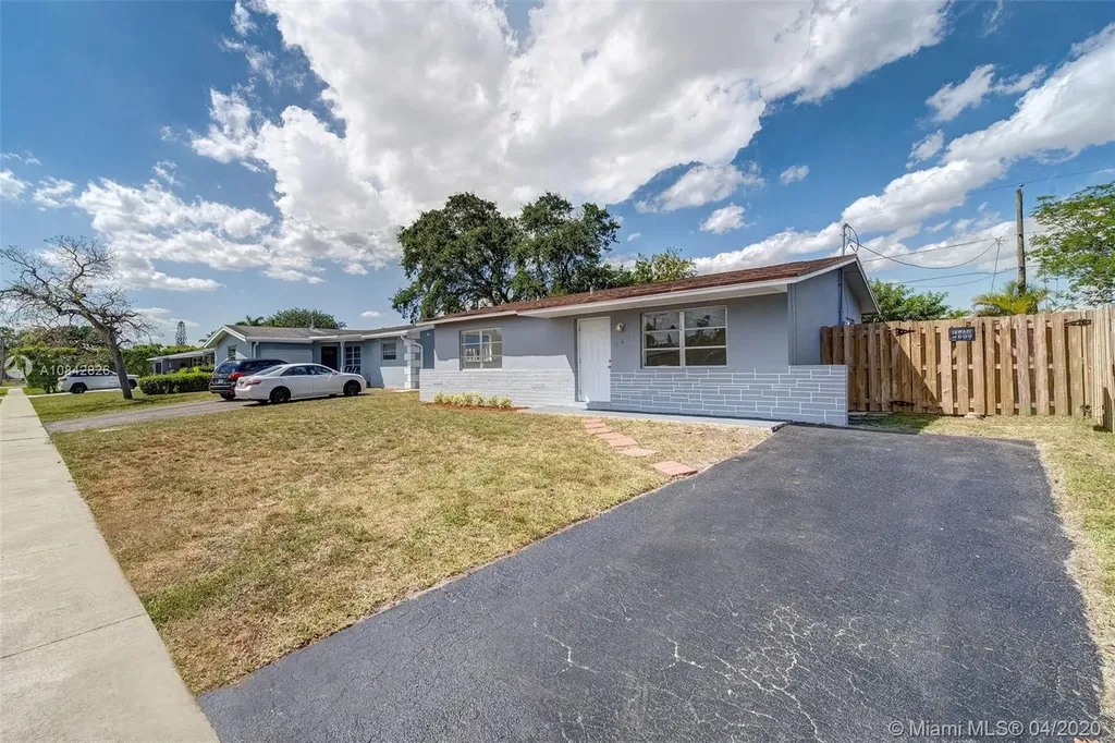 8651 NW 28th Place Sunrise FL 33322