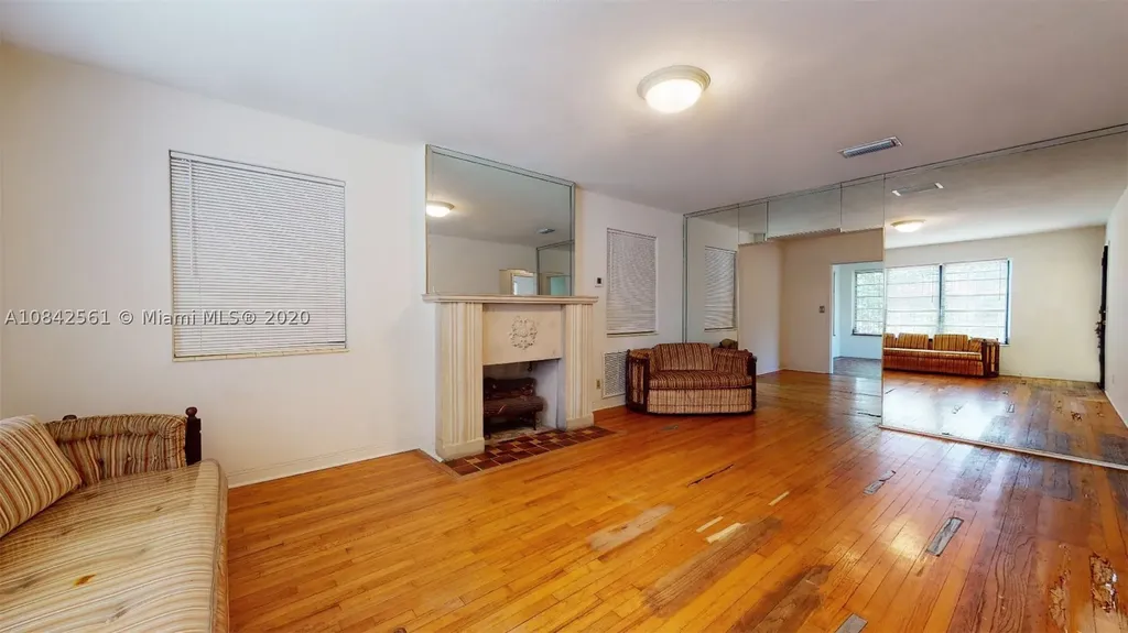 2881 NW 4th Terrace Miami FL 33125