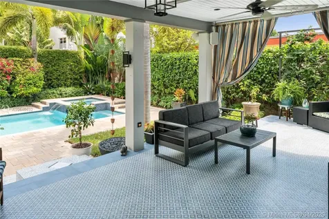 427 SW 18th Road Miami FL 33129
