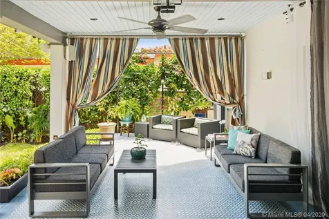 427 SW 18th Road Miami FL 33129