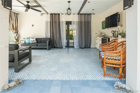 427 SW 18th Road Miami FL 33129