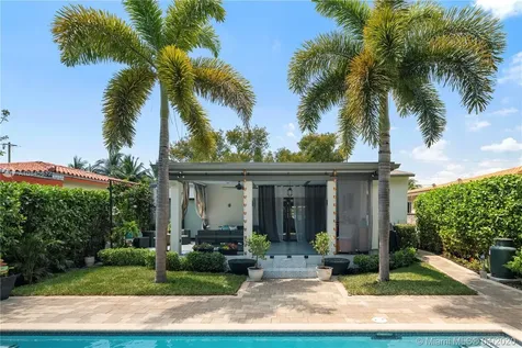 427 SW 18th Road Miami FL 33129