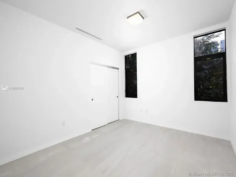 6033 SW 76th Street South Miami FL 33143