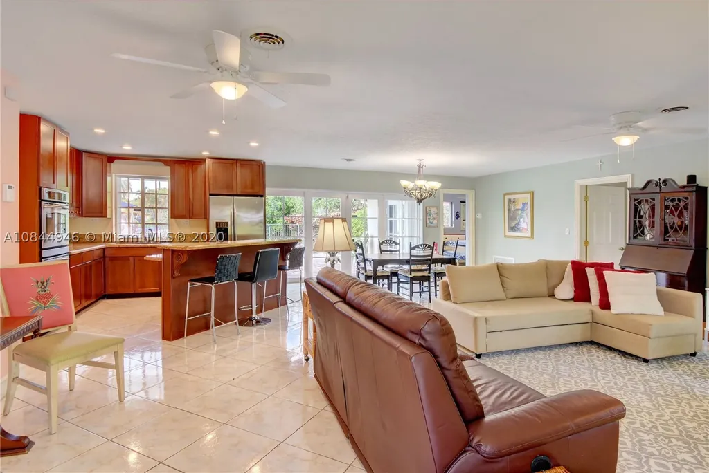 110 SE 9th Street Pompano Beach FL 33060
