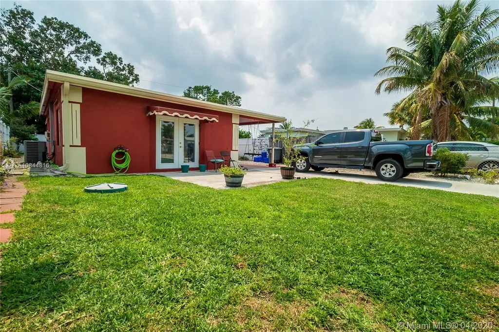 1228 S Ridge Road Lantana FL 33462