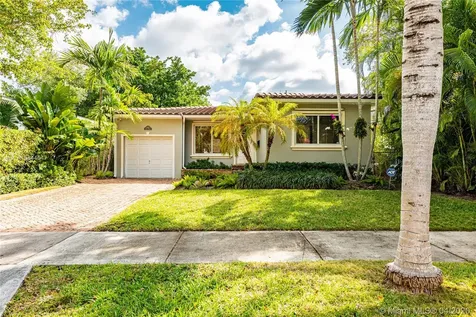 3527 Vista Court Miami FL 33133