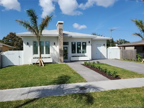 4513 SW 27th Street West Park FL 33023