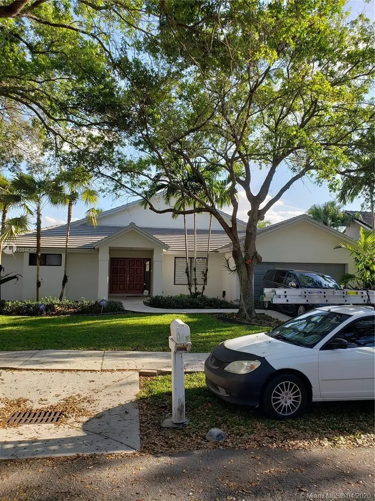 8548 Glencairn Lane Miami Lakes FL 33016