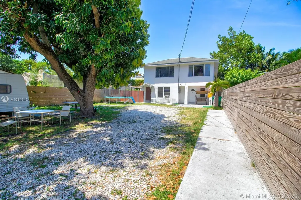 1927 NW 5th Street Miami FL 33125