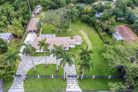 13935 NW 1st Avenue Miami FL 33168