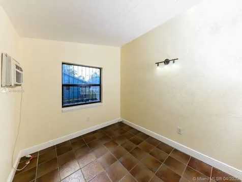 2025 NW 93rd Terrace Miami FL 33147