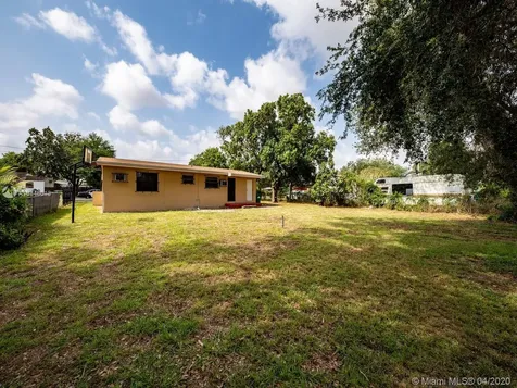 2025 NW 93rd Terrace Miami FL 33147
