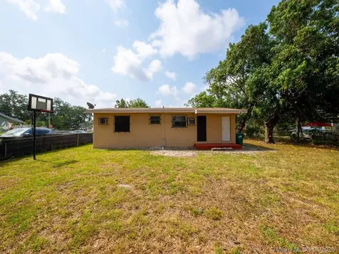 2025 NW 93rd Terrace Miami FL 33147