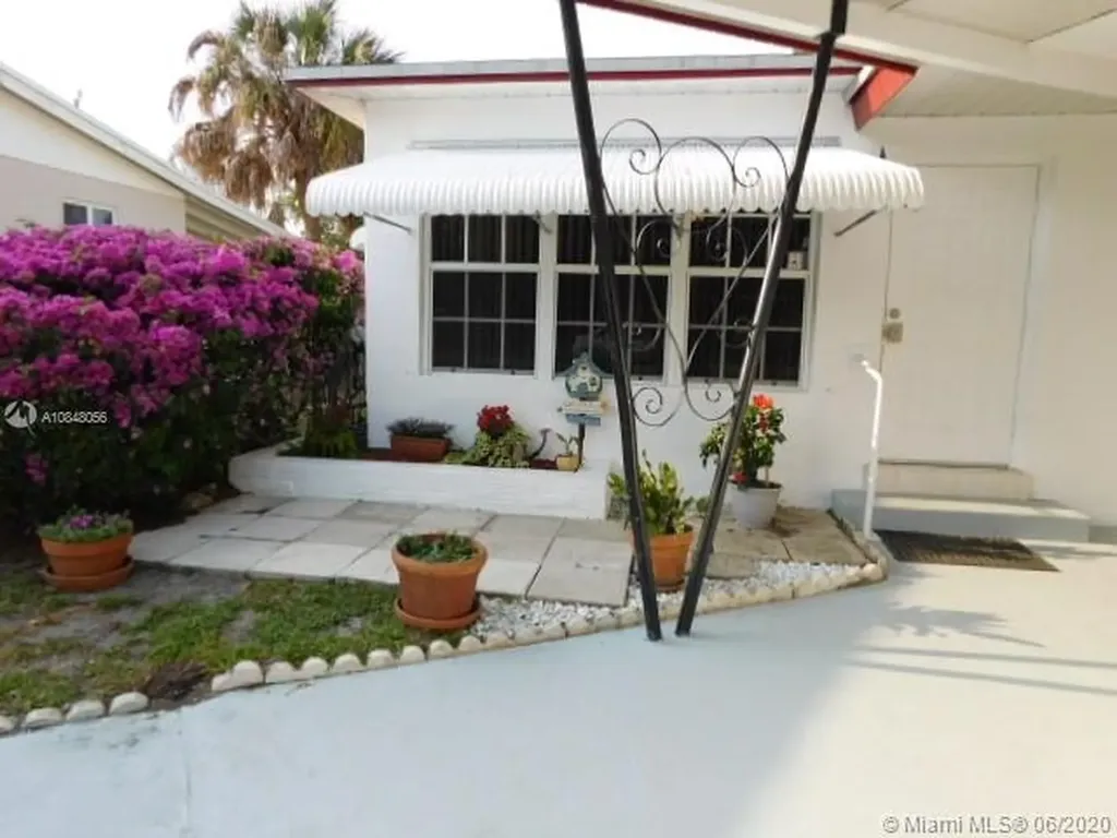 6961 SW 10th Court Pembroke Pines FL 33023