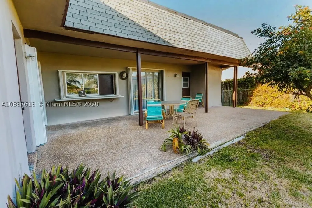 8208 SW 26th Place Davie FL 33328