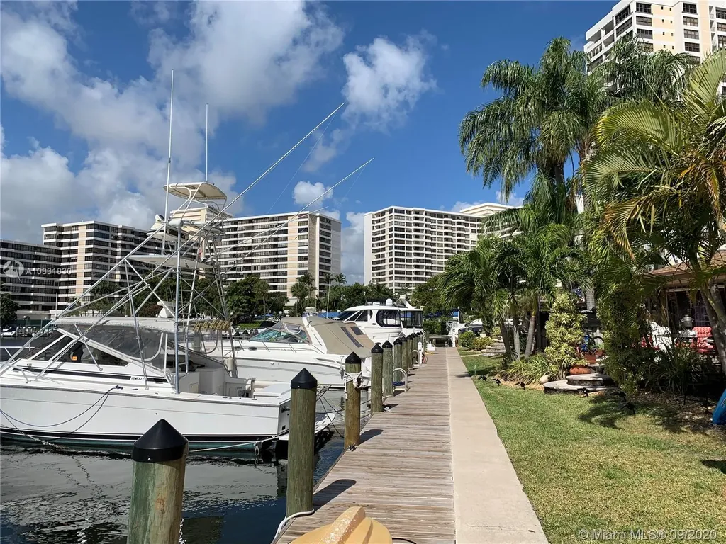 2743 S Parkview Drive Hallandale Beach FL 33009