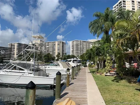 2743 S Parkview Drive Hallandale Beach FL 33009