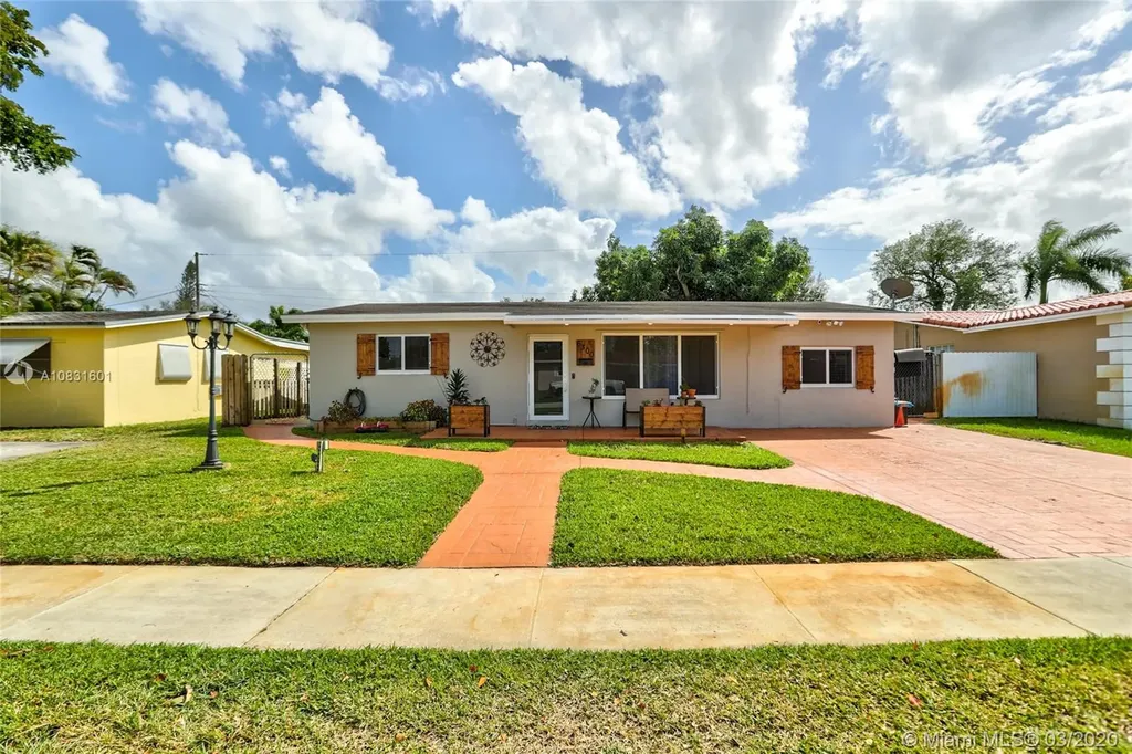 6300 Farragut Street Hollywood FL 33024