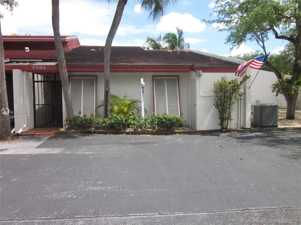 7001 Greentree Lane Miami Lakes FL 33014