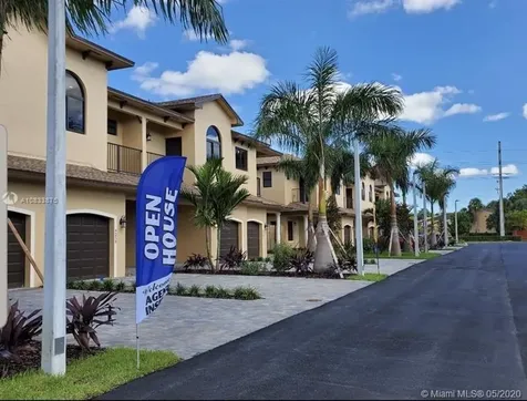 9213 NW 16th Street Pembroke Pines FL 33024