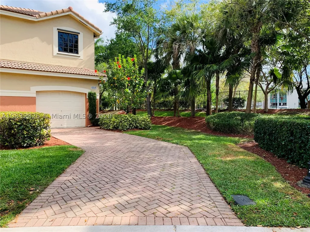 4315 Vineyard Circle Weston FL 33332
