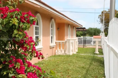 295 W 16th Street Hialeah FL 33010
