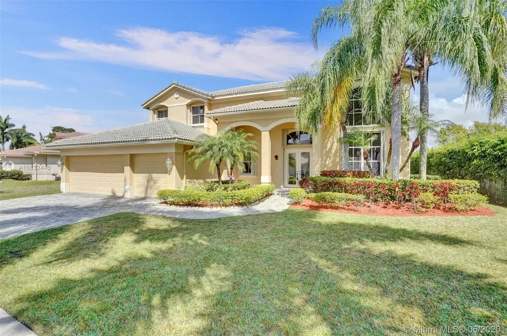1818 Victoria Pointe Circle Weston FL 33327
