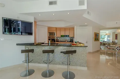 1000 S Pointe Drive Miami Beach FL 33139