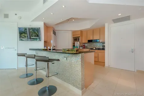 1000 S Pointe Drive Miami Beach FL 33139
