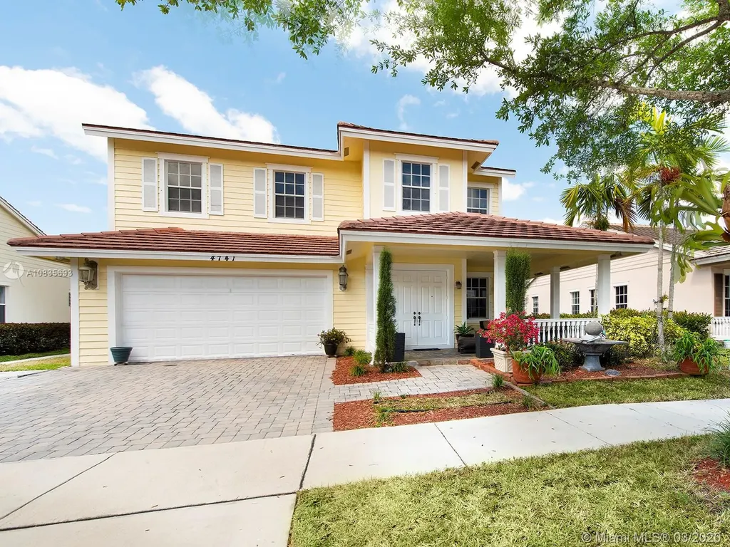4741 Lakeside Circle E Davie FL 33314