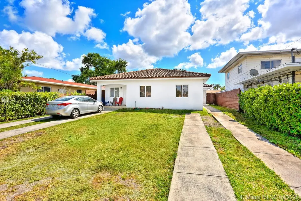 2754 NW 17th Street Miami FL 33125