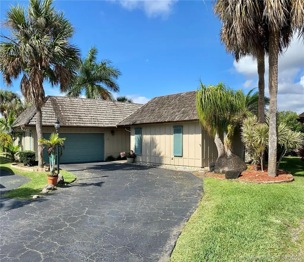 1933 Coquina Way Coral Springs FL 33071