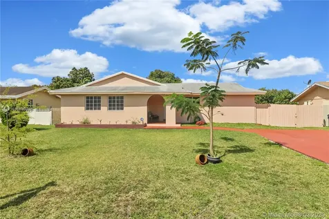 16884 SW 109th Court Miami FL 33157