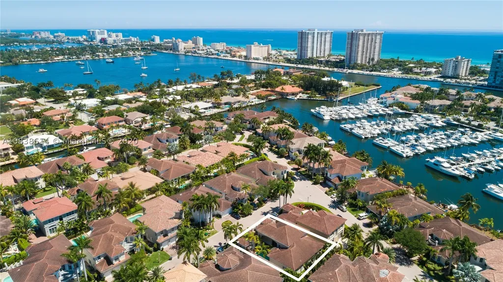 904 Manatee Way Hollywood FL 33019
