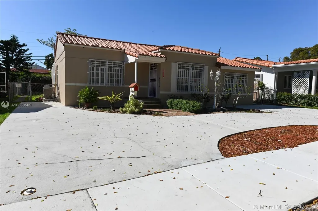 2384 SW 25th Terrace Miami FL 33133