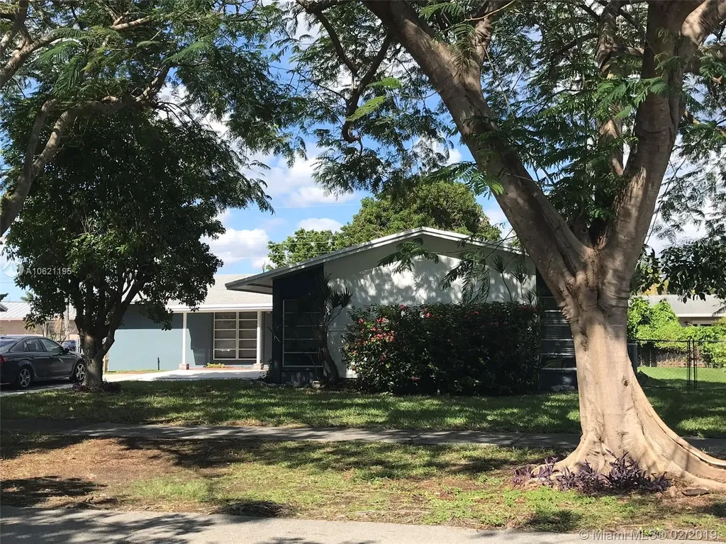 18725 SW 99th Road Cutler Bay FL 33157