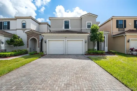 19103 NE 8th Court Miami FL 33179