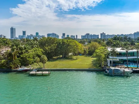 5860 N Bay Road Miami Beach FL 33140