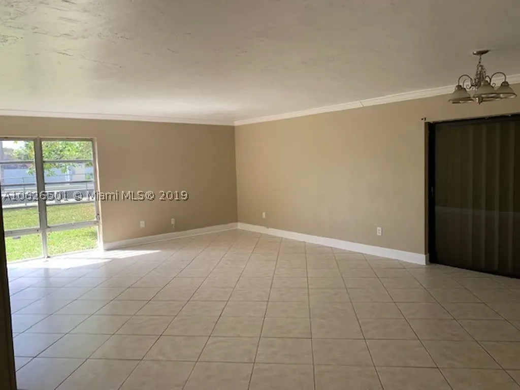 19620 Bel Aire Drive Cutler Bay FL 33157