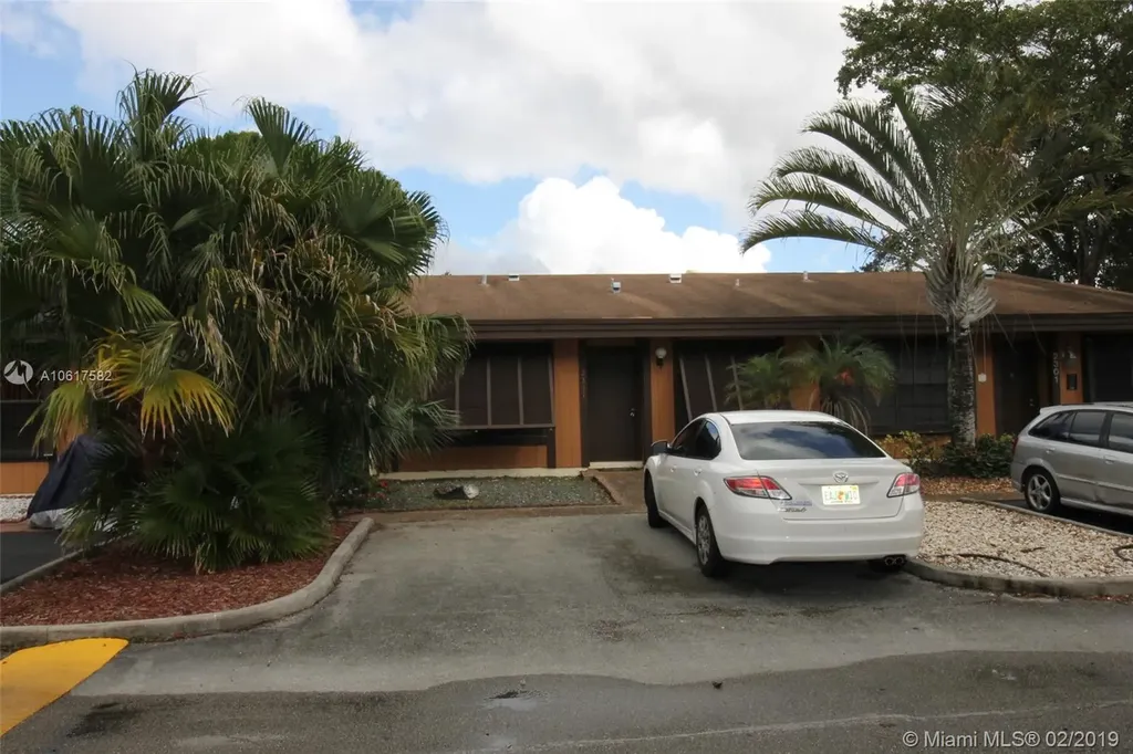2311 Pine Needle Court Pembroke Pines FL 33026