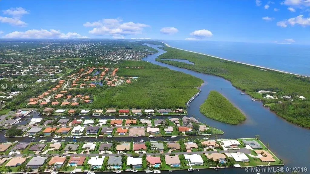 8944 SE Pelican Island Way Hobe Sound FL 33455