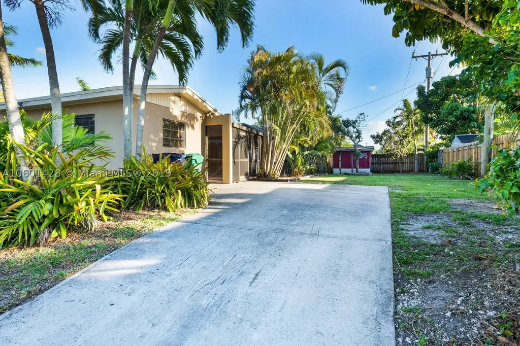 19800 SW 88th Place Cutler Bay FL 33157