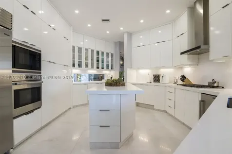 934 S Southlake Drive Hollywood FL 33019